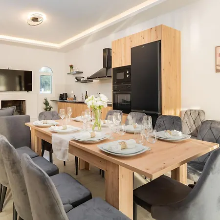 V - Infinity Villas, For Large Groups With Private Pool, By Zantewize