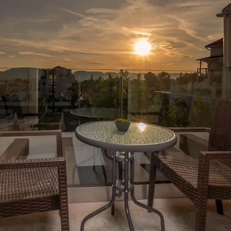 V - Infinity Villas, For Large Groups With Private Pool, By Zantewize Vila